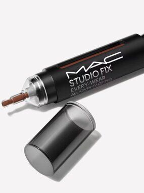 MAC Studio Fix Every-Wear All-Over Face Pen - NC55